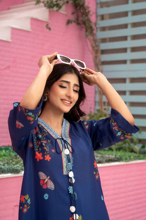 Digital printed floral summer outfit in blue with front tie-neck detailing