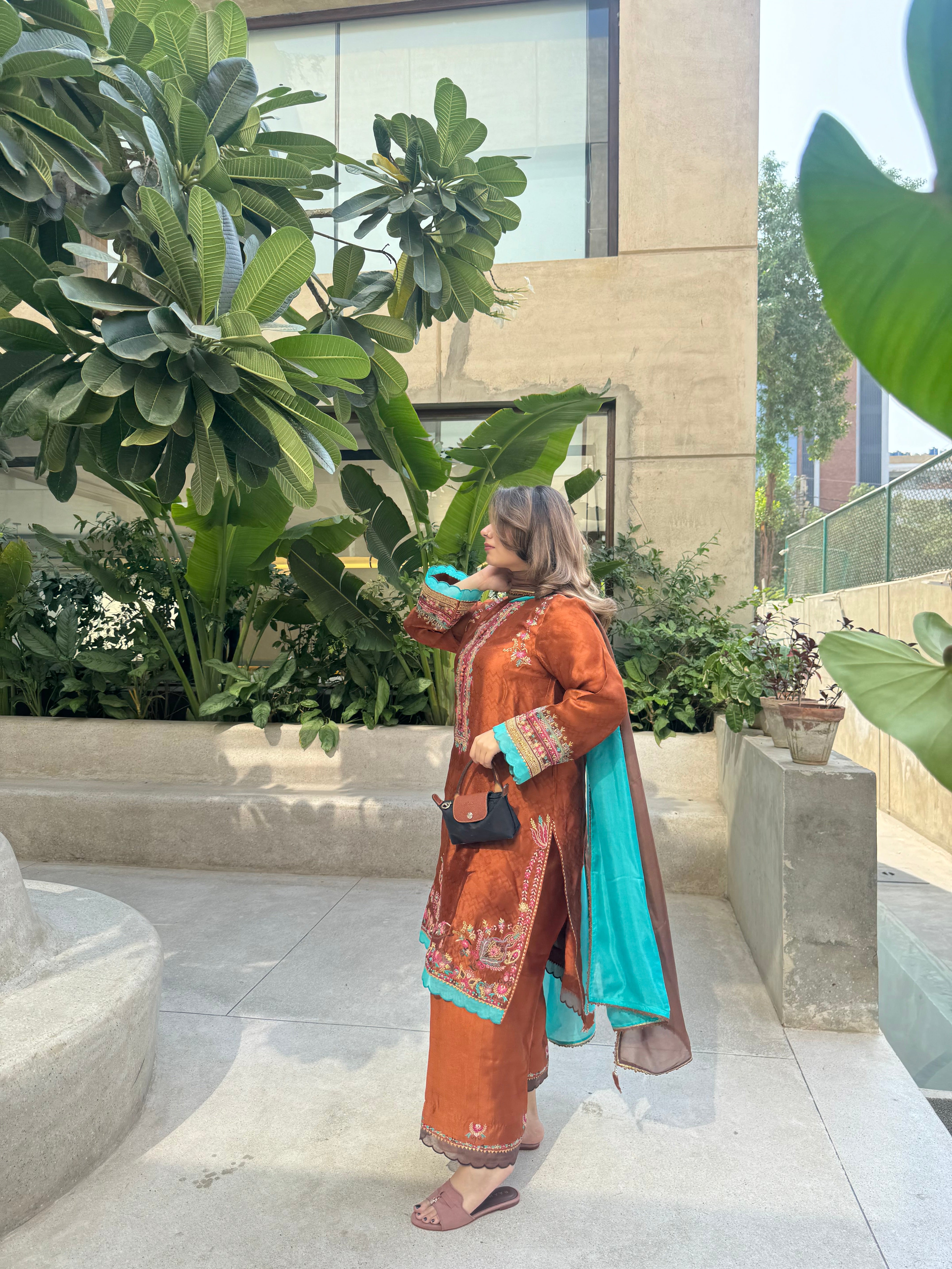 Crafted in pure self sheesha silk, Cinnamon Mocha features colourful, delicate machine embroidery that adds vibrance and charm.