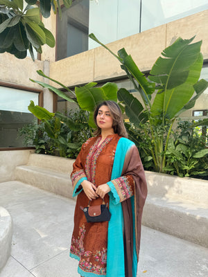 Crafted in pure self sheesha silk, Cinnamon Mocha features colourful, delicate machine embroidery that adds vibrance and charm.