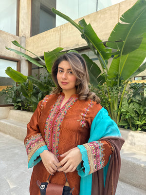 Crafted in pure self sheesha silk, Cinnamon Mocha features colourful, delicate machine embroidery that adds vibrance and charm.