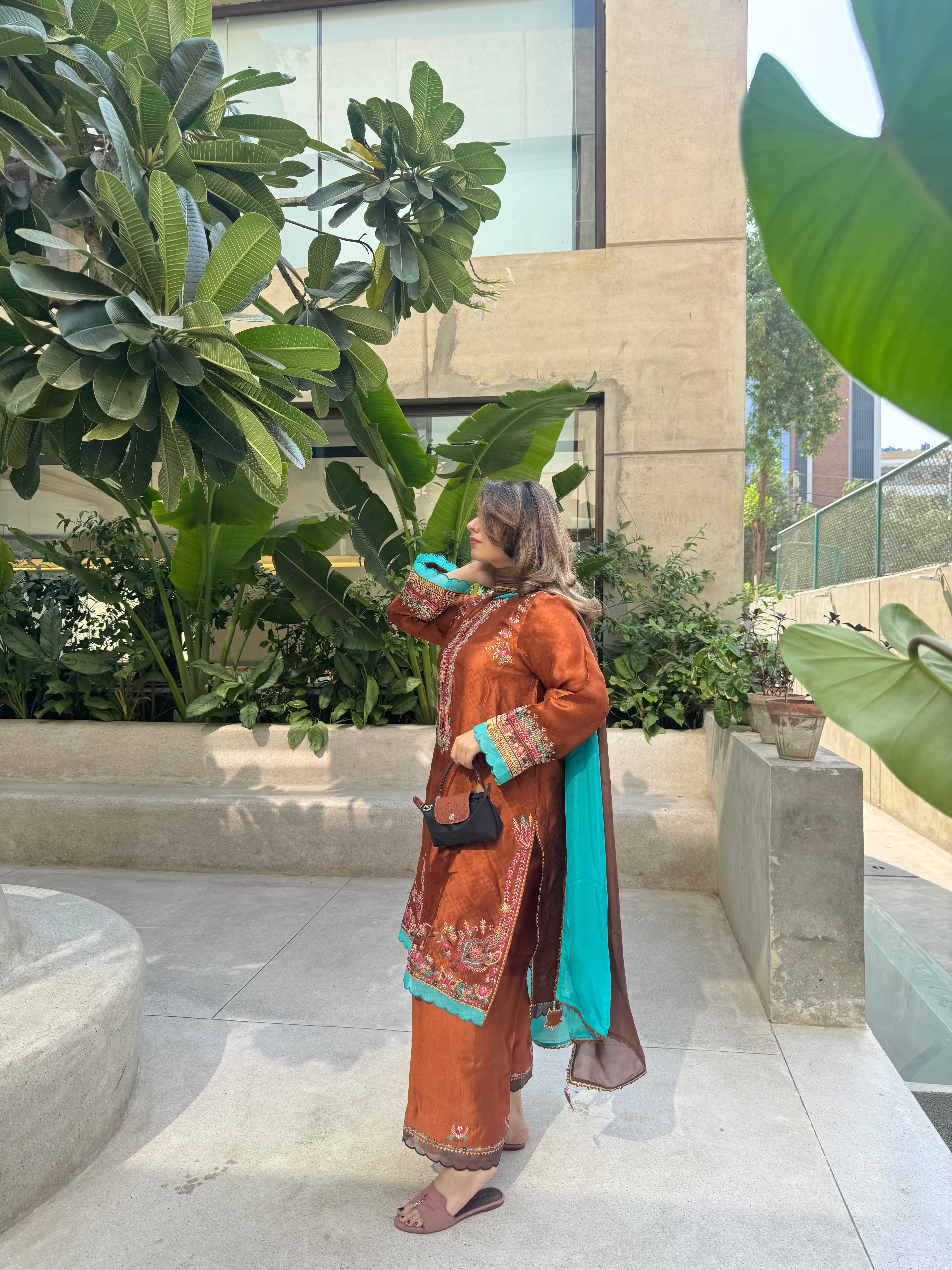 Crafted in pure self sheesha silk, Cinnamon Mocha features colourful, delicate machine embroidery that adds vibrance and charm. 