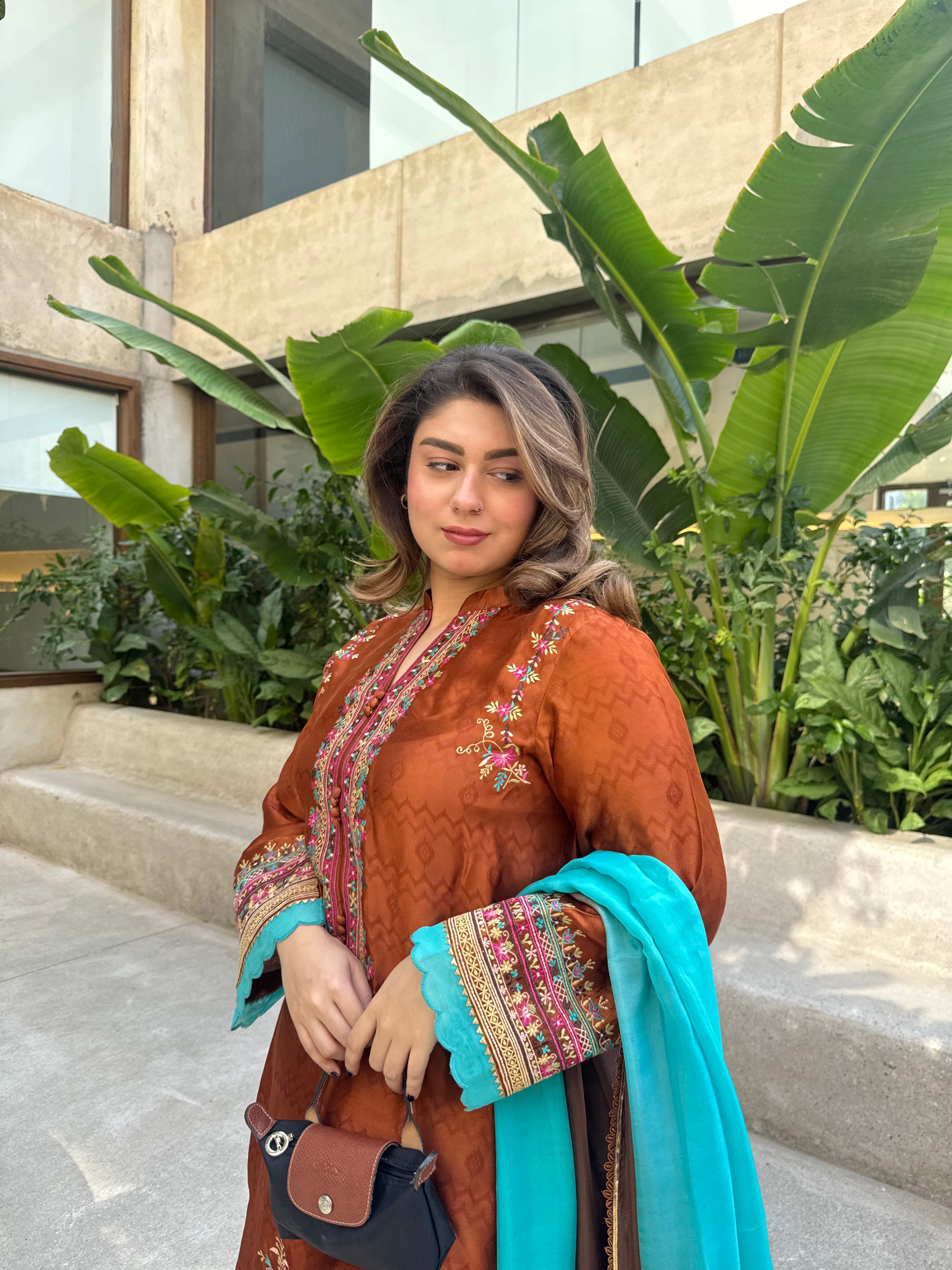 Crafted in pure self sheesha silk, Cinnamon Mocha features colourful, delicate machine embroidery that adds vibrance and charm. 